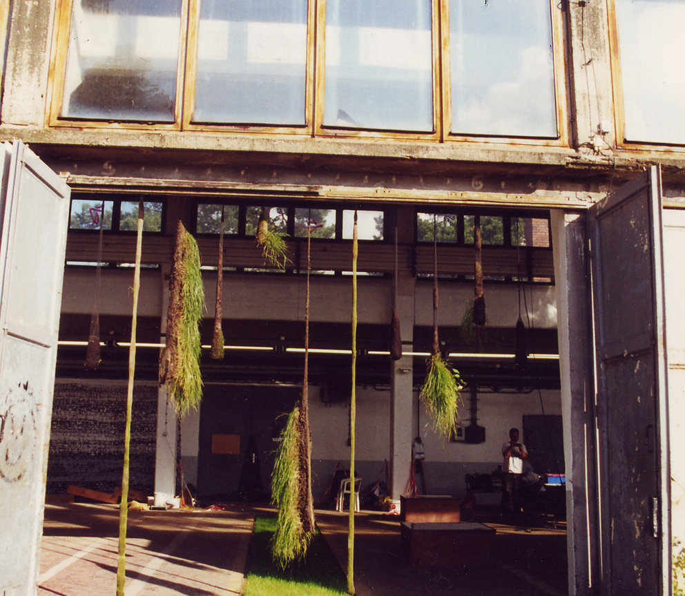 "Hängende Gärten - Unruhe", Panzerhalle Großglienicke, Berlin, 1999